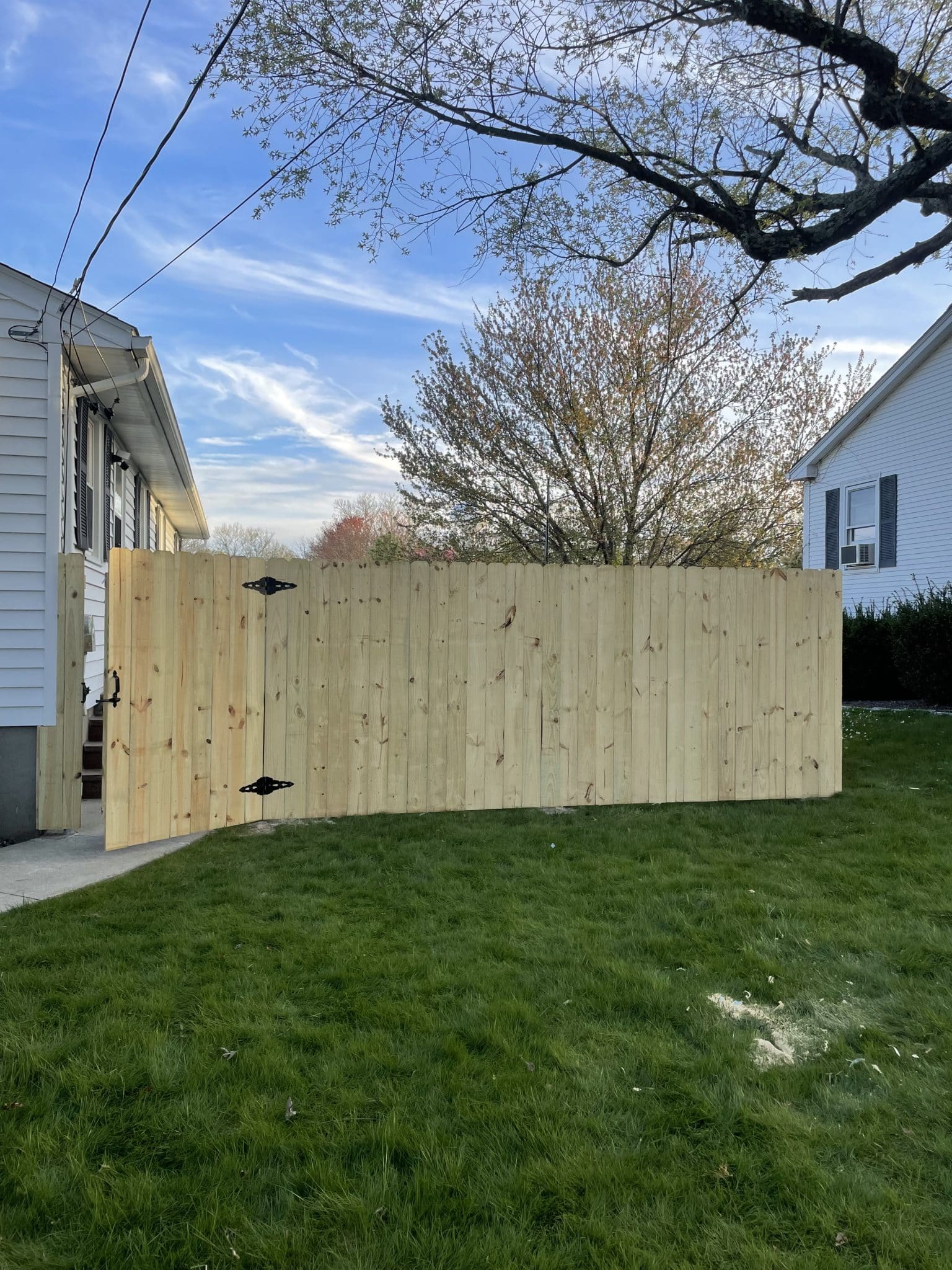 Image showcasing Find An HOA-Approved Fence for Your Home